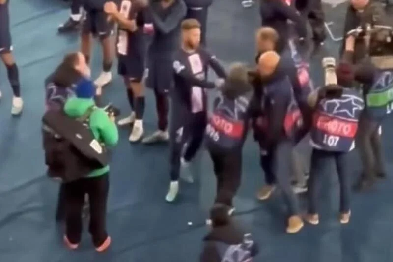 PRIMITIVAN POTEZ SERHIJA RAMOSA Bijes zbog poraza iskalio na fotografu (VIDEO)