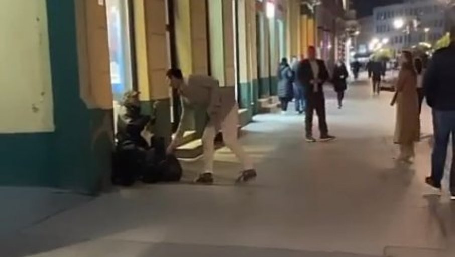 LJUDINA, PA TEK ONDA TENISER! Ulični svirač iz Novog Sada će vječno pamtiti trenutak kada su mu Nole i Jelena prišli, a evo i zašto (VIDEO)