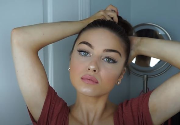 GOVOR TIJELA NEKAD KAŽE VIŠE OD RIJEČI Šta znači kada neko dodiruje kosu?