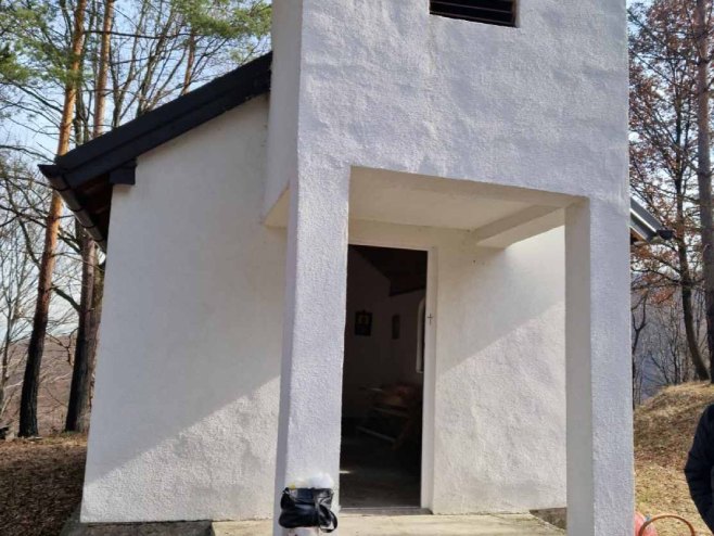 NOVI VANDALSKI ČIN U FBiH Lopovi provalili u kapelu na pravoslavnom groblju u selu kod Kaknja (FOTO)