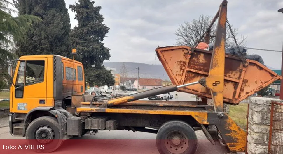 Bilećki komunalci i dalje štrajkuju, ulice čiste kolege iz Ljubinja