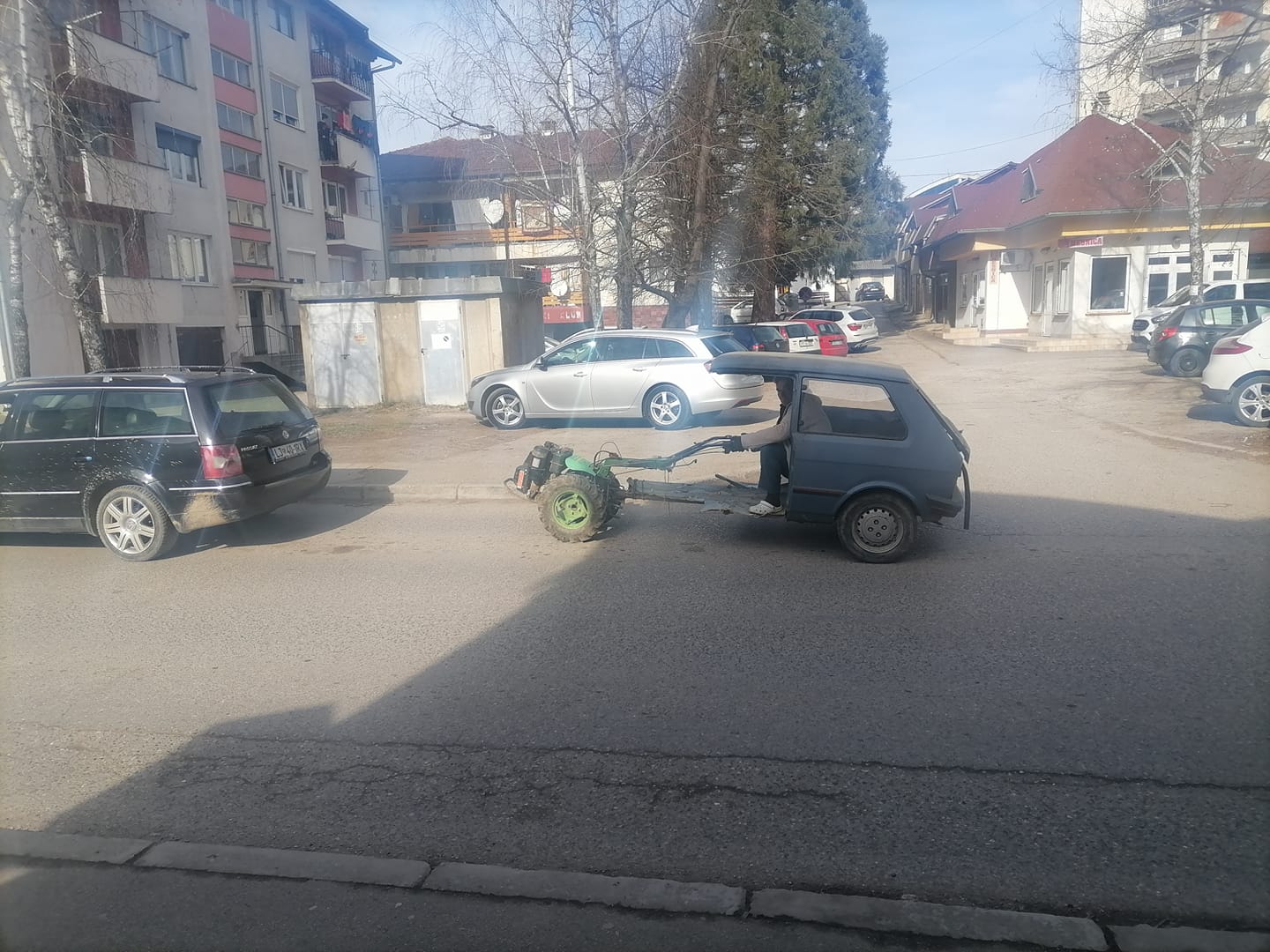 SAMO U BOSNI! Ovakvo "vozilo" još niste vidjeli: Ulicama Kotor Varoša krstari nesvakidašnja sprava (FOTO)
