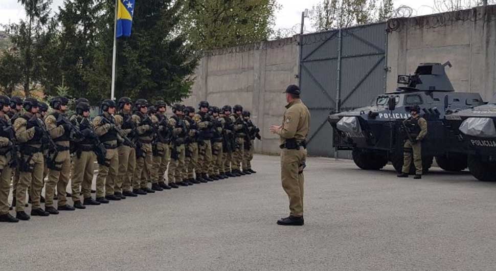 VELIKA AKCIJA POLICIJE Pretresi u Tuzli zbog trgovine vojnim naoružanjem