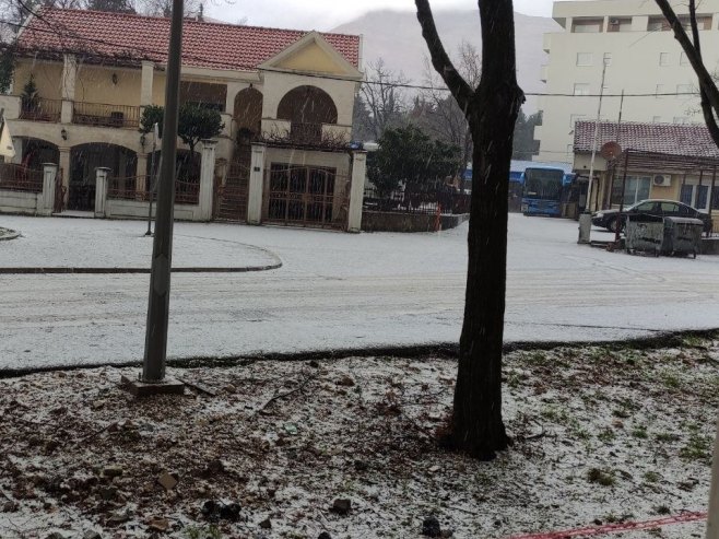 SNAŽNO NEVRIJEME U TREBINJU Pao grad veličine lješnika (FOTO)