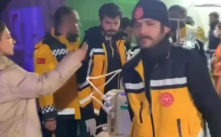 NOVO ČUDO U TURSKOJ Trudna žena se onesvijestila tokom zemljotresa, a onda rodila djevojčicu