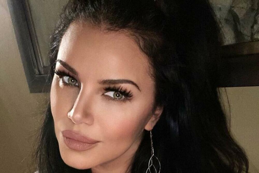 LANA JE NAJLJEPŠA SRPKINJA U AMERICI I TAMO GRADI USPJEŠNU KARIJERU Ponosno ističe porijeklo, a kod nas je malo ko zna (FOTO)