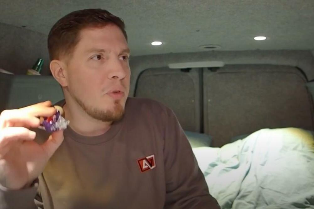POJEO DESET HILJADA FUNTI ZA TRIDESET SEKUNDI Nije ni shvatio šta se dešava dok mu nisu napisali u komentaru (VIDEO)