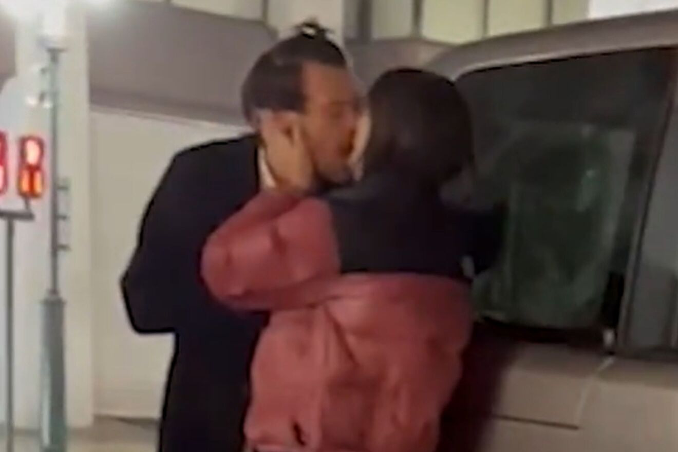 FANOVI U NEVJERICI Hari Stajls snimljen kako se ljubi sa Emili Ratajkovski (VIDEO)