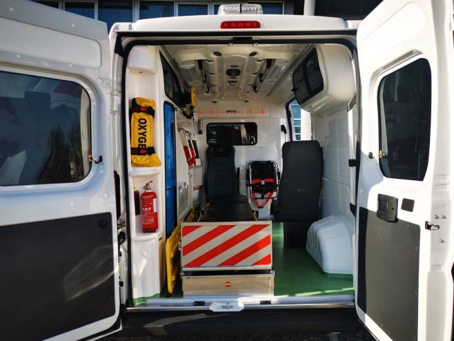 Uručenje sanitetskih vozila u deset zdravstvenih ustanova