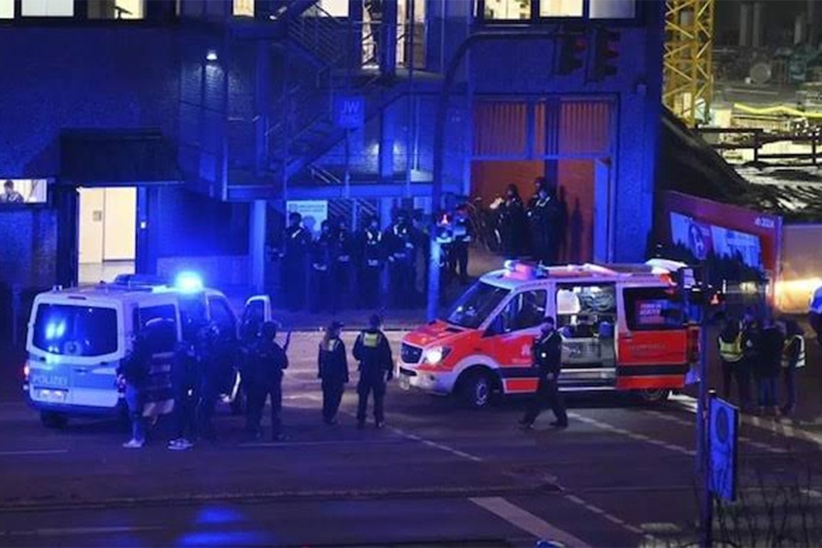 POJAVIO SE NAVODNI SNIMAK KRVOPROLIĆA U HAMBURGU: Mladić snimio ubicu, u hram ušao kroz prozor (VIDEO)
