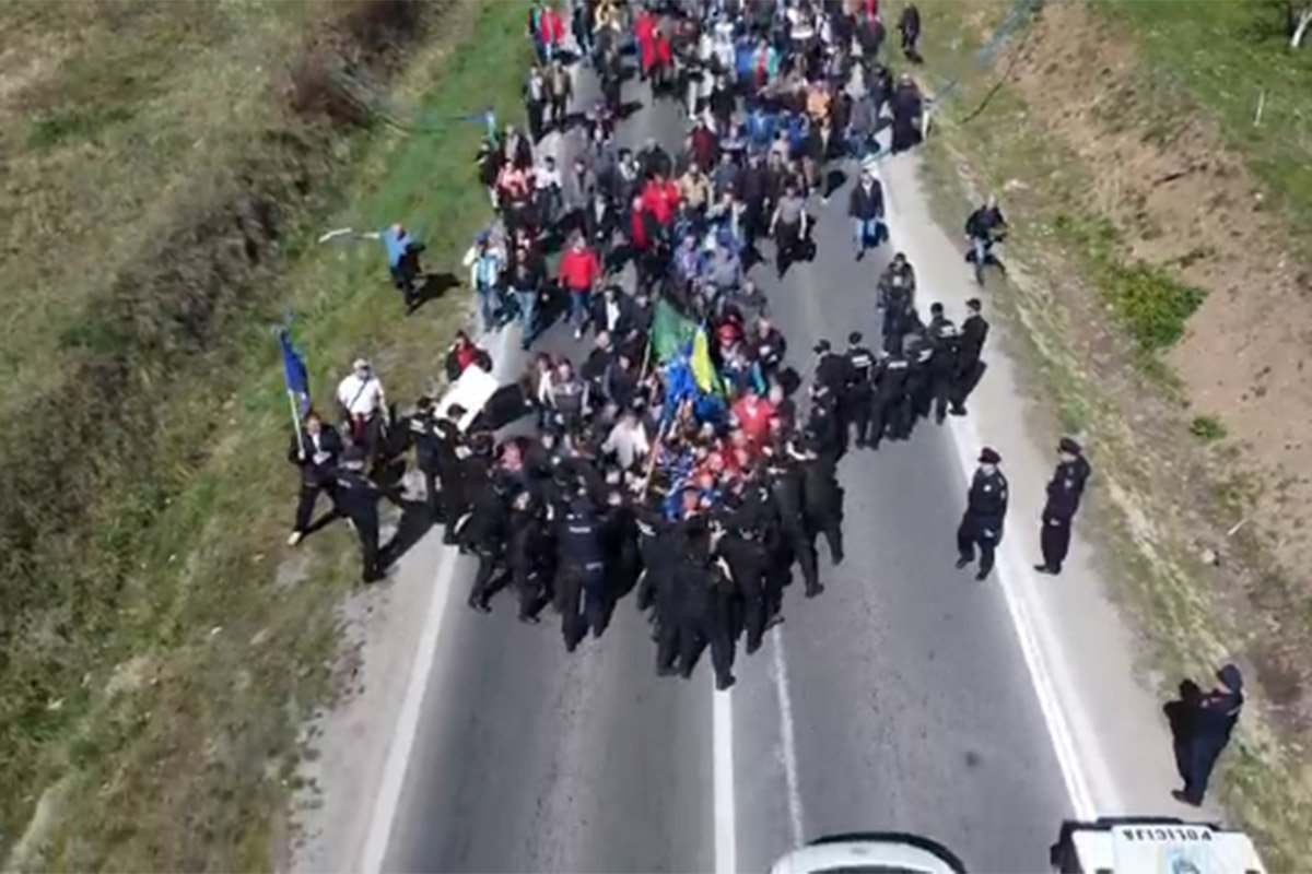 "Moja djeca nemaju šta jesti" Zenički rudari probili policijske barikade