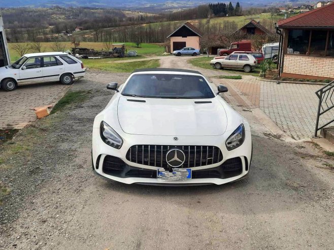 Јednomjesečni pritvor osumnjičenim za krađu skupocjenog mercedesa