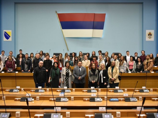 VRATA INSTITUCIJA SRPSKE OTVORENA ZA SVE Stevandić ugostio učenike Ekonomske škole iz Doboja u NSRS