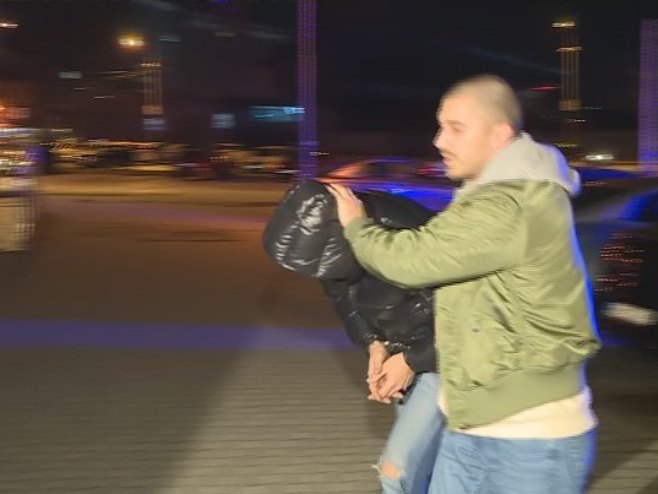 Osumnjičeni za krađu skupocjenog automobila predati Tužilaštvu (VIDEO)