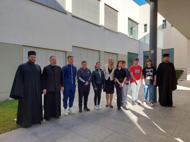 Cvijanovićeva posjetila Srpsku pravoslavnu gimnaziju u Zagrebu