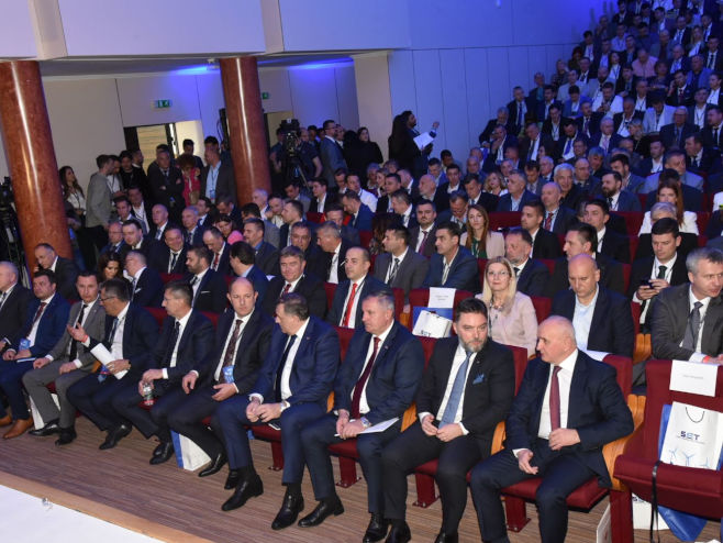 Drugi dan Samita energetike: "Kako se nositi sa visokim cijenama električne energije u regionu"