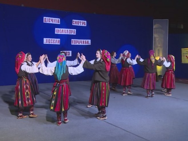 U Novom Gradu održana četvrta smotra dječijeg folklora "Veseli koračići"