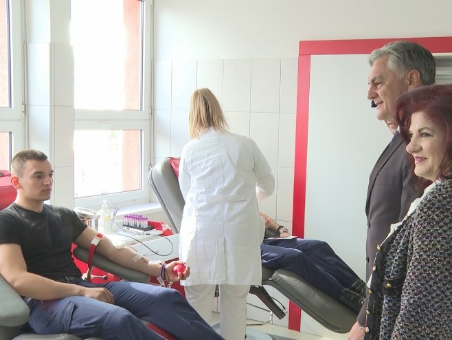 Skoro hiljadu pripadnika MUP-a u akciji darivanja krvi (VIDEO)