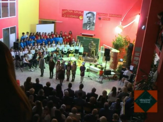 Đaci i osoblje OŠ "Branko Ćopić" upriličili priredbu kao omaž velikom Branku (VIDEO)