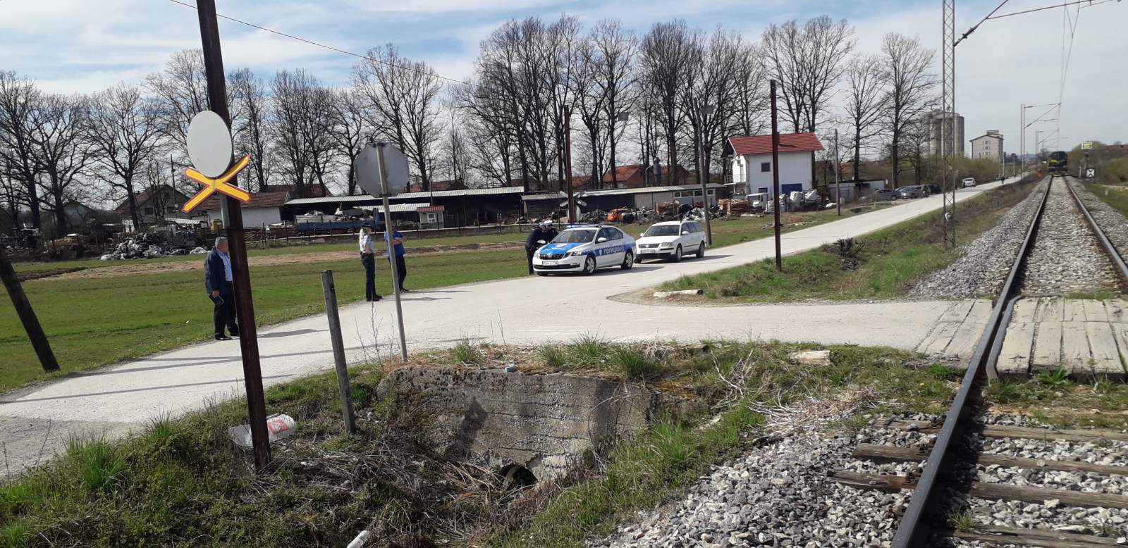 DETALJI STRAVIČNE NESREĆE U PRIJEDORU Muškarac poginuo na pružnom prelazu, nije mu bilo spasa