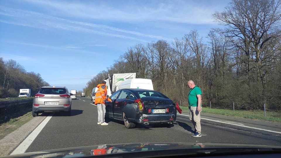 LANČANI SUDAR KOD KARLOVCA Teretnjak se zakucao u autobus iz BiH (FOTO)
