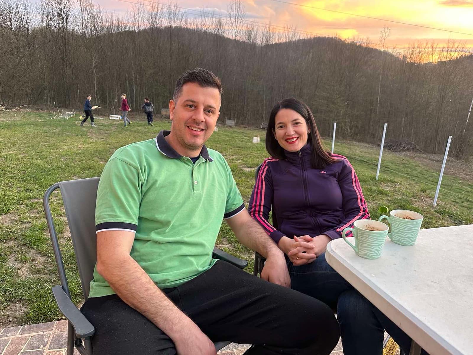 "NAJDRAŽA KAFA" Jelena Trivić odlučila da predahne od sastavljanja stranke, pa pobjegla na selo sa porodicom (FOTO)