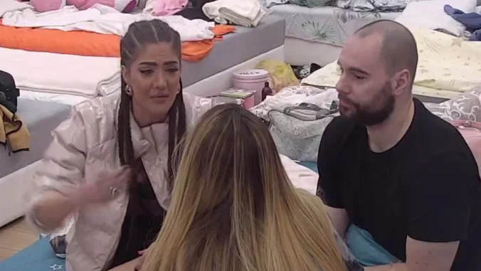 RAT ŽENE I LJUBAVNICE NE PRESTAJE! Ana i Anđela napravile haos u Zadruzi, Zvezdan šokirano ćuti i gleda (VIDEO)
