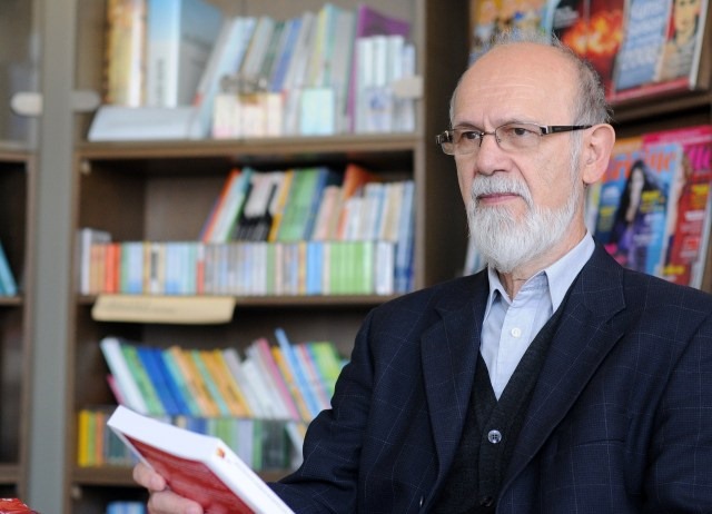 RANKO RISOJEVIĆ O DANAŠNJICI, KULTURI I KNJIŽEVNOSTI "Ovo je društvo koje vode samoživi pojedinci, a pljačkaju ga kriminalci! Ko se usudi da o tome govori i piše, oglašen je kao divljač za odstrel!"