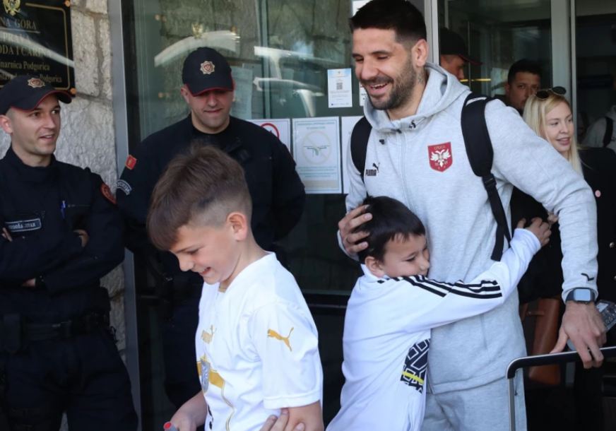 Predivan doček srpskih fudbalera u Crnoj Gori (FOTO)