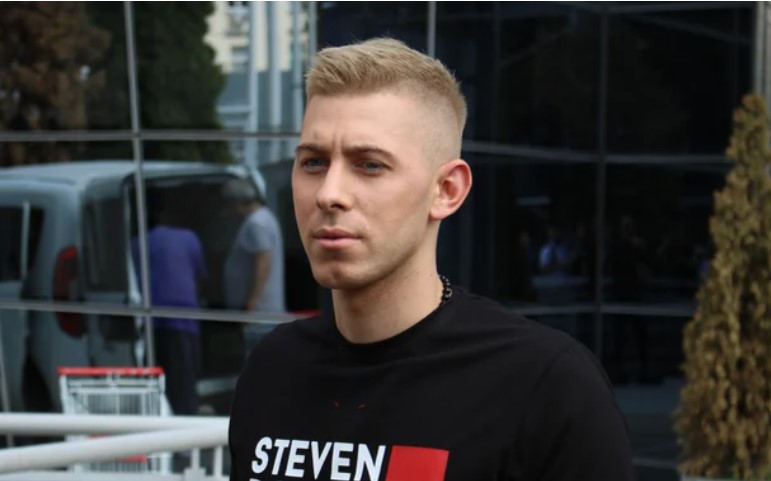 STRAHUJE DA JE NA METI SEKTE! Bivšem zadrugaru ostavljaju kosu i krvava ogledala ispred stana, plaši se za život!