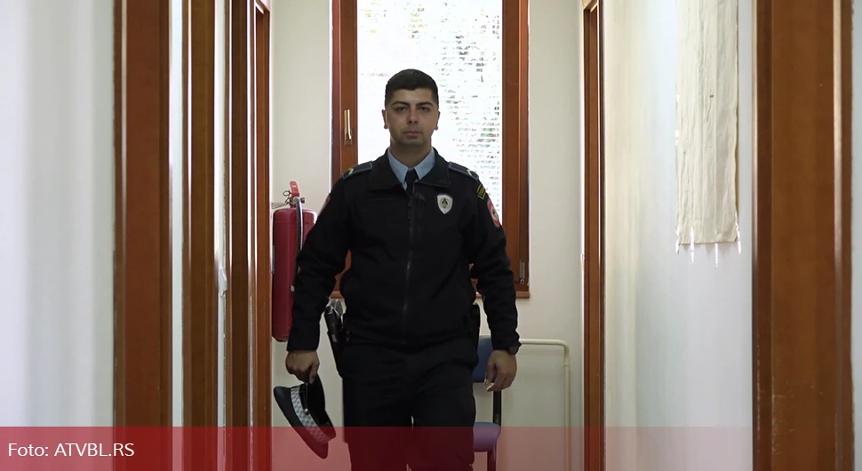 ELVIR DŽAFIĆ RUŠI SVE STEREOTIPE Rom u uniformi policije Srpske uzor mnogima
