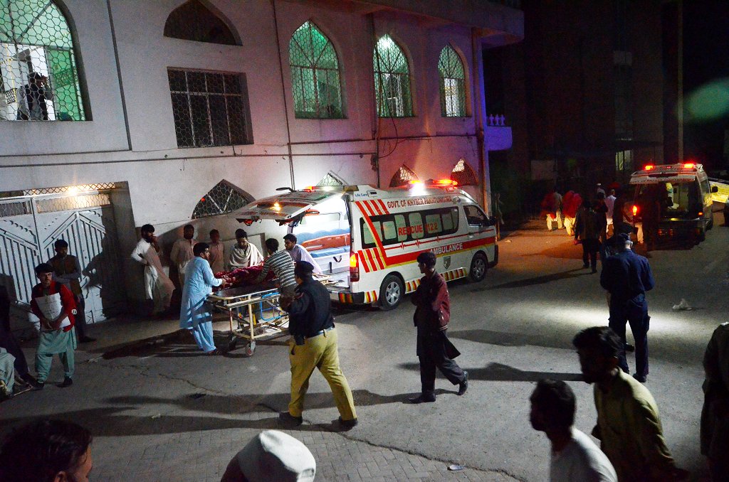 RASTE BROJ ŽRTAVA Najmanje 13 mrtvih nakon zemljotresa u Avganistanu i Pakistanu (VIDEO)