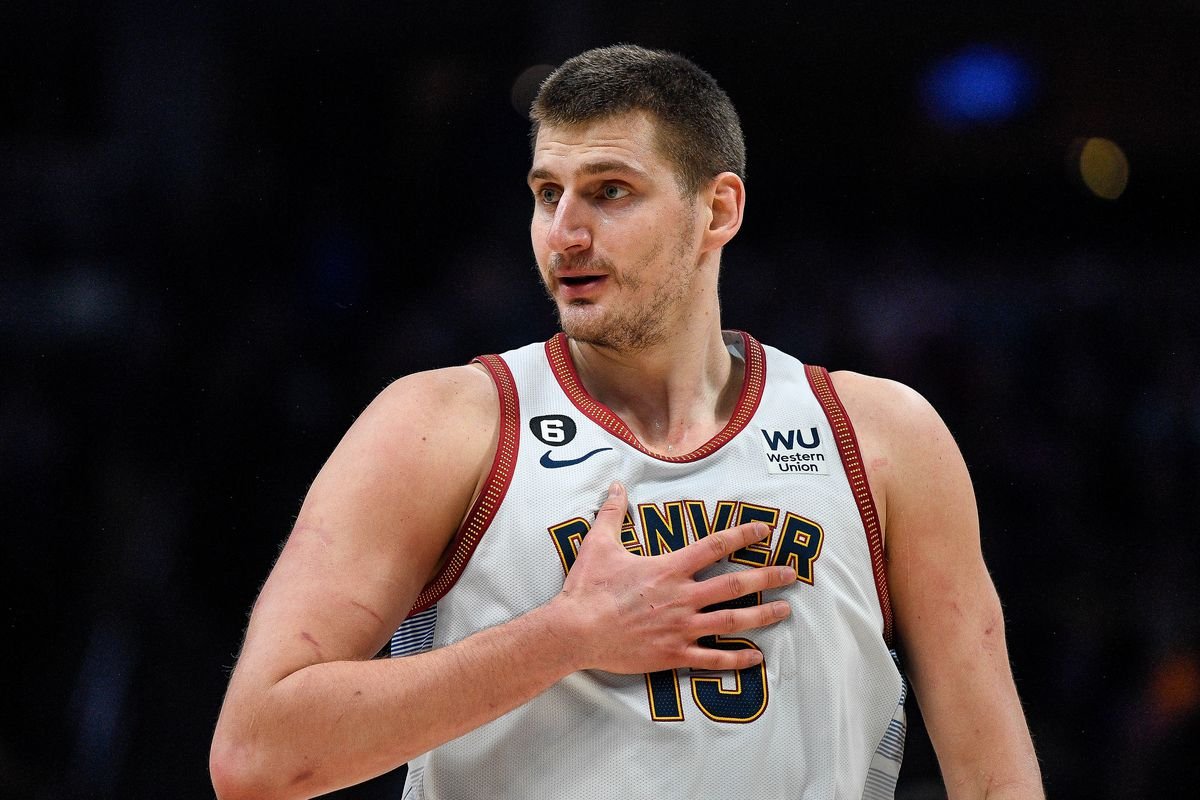 TRI PUTA, PO SRPSKOM: Jokić oduševio naciju, Džordana usred meča učio našim običajima (VIDEO)