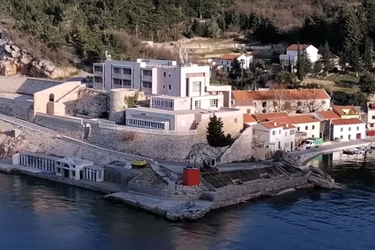 OVAJ ŠEF JE VEOMA SEBIČAN Darko kupio hotel na Jadranu da bi mu radnici mogli besplatno ljetovati