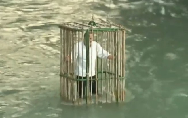 MJEŠTANI OVOG GRADA POTAPAJU POLITIČARE U RIJEKU Ko im se zamjeri mora na Sud pokajanja (VIDEO)