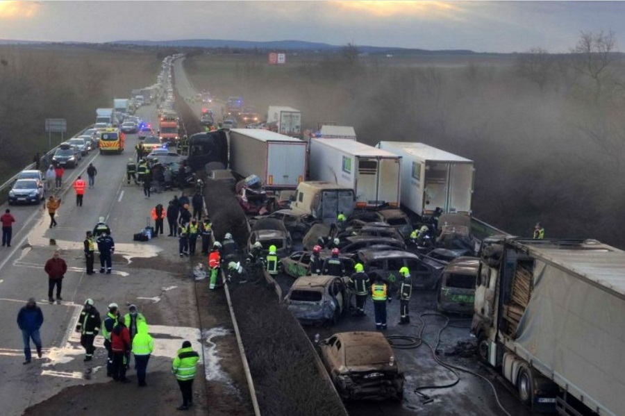 LANČANI SUDAR 42 VOZILA KOD BUDIMPEŠTE Gorjeli automobili, desetine povrijeđenih (FOTO, VIDEO)