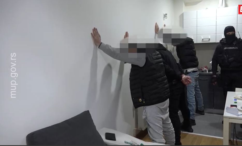 UZIMALI 1.000 EVRA PO MIGRANTU "Pala" organizovana kriminalna grupa, omogućili nedozvoljen prelaz državne granice (FOTO)