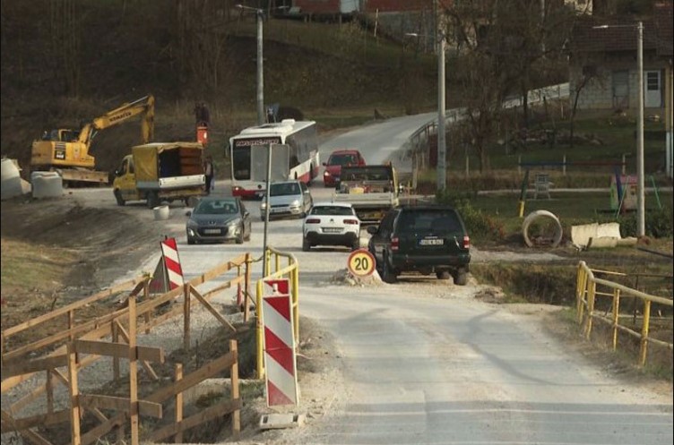 MOTIKE DOBIJAJU PONTONSKI MOST Gradonačelnik obećao višemilionska ulaganja brzi nastavak radova