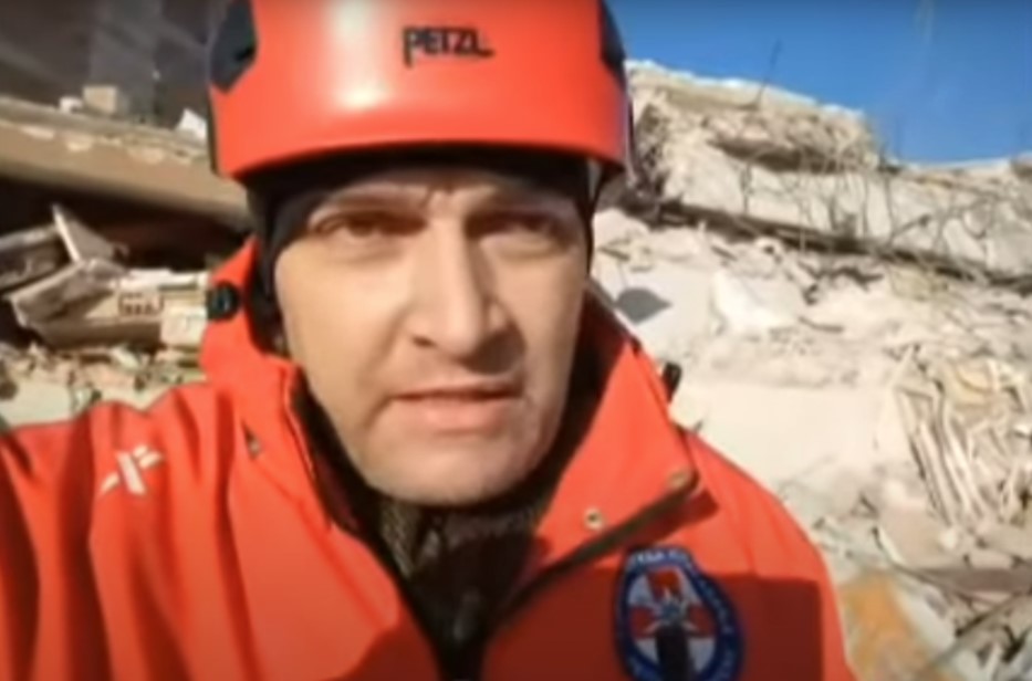 KAPA DO PODA HEROJU SRPSKE Pripadnik GSS-a iz Bijeljine uplatio 5.000 KM za pomoć građanima Turske (FOTO)