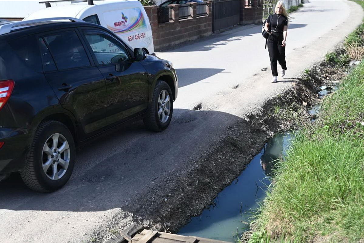 "OVDE UVIJEK SMRDI" Izlila se septička jama u Česmi, izlaze zmije i miševi