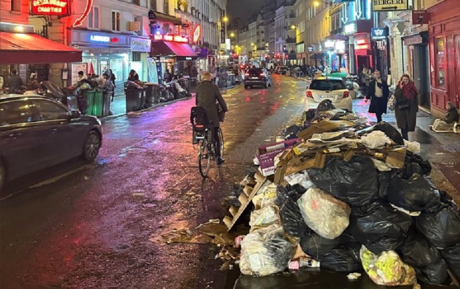 HILJADE TONA SMEĆA SRUČILO SE NA PARIZ Skupljači otpada štrajkuju 7 dana, smećem zatrpane i elitne oblasti (FOTO)