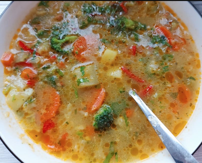 MOŽE DA BUDE NA VODI ILI ULJU Posna čorbica od povrća (RECEPT+VIDEO)