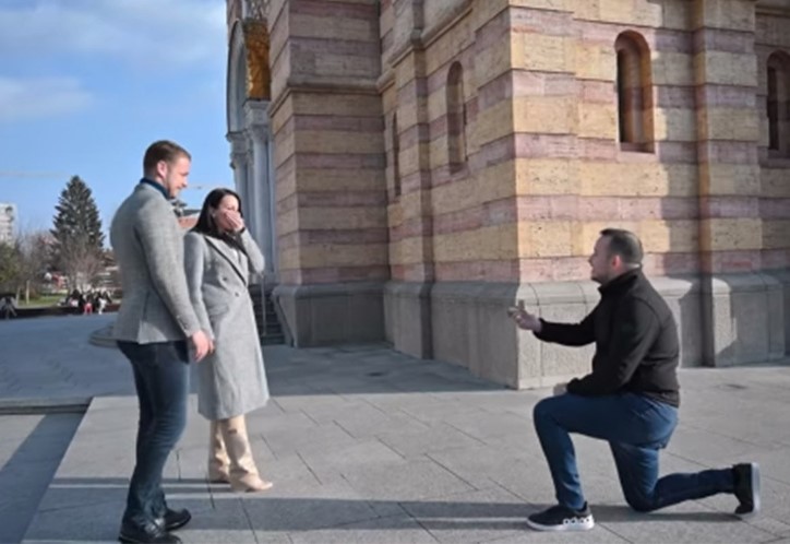 NEVJEROVATNA SCENA USRED BANJALUKE Poslao gradonačelniku više od 1.274 poruke da mu pomogne u iznenađenju (VIDEO)