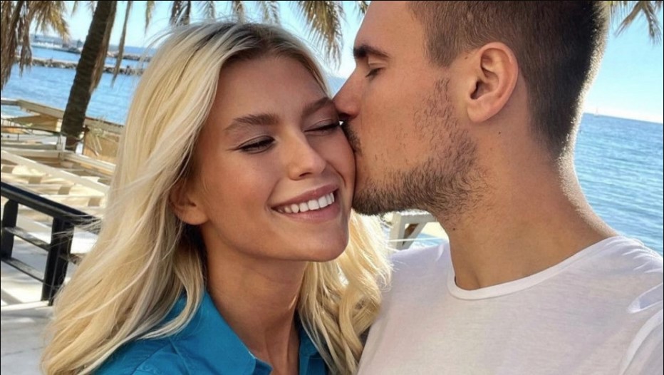 SAŠKA VESELINOV SE OGLASILA PRVI PUT Novakova snajka se porodila na poseban datum, Aleksandar je najljepši poklon (FOTO)