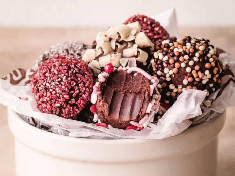 PRALINE NA DOMAĆI NAČIN Recept za prefine čokoladne kuglice od samo 3 sastojka