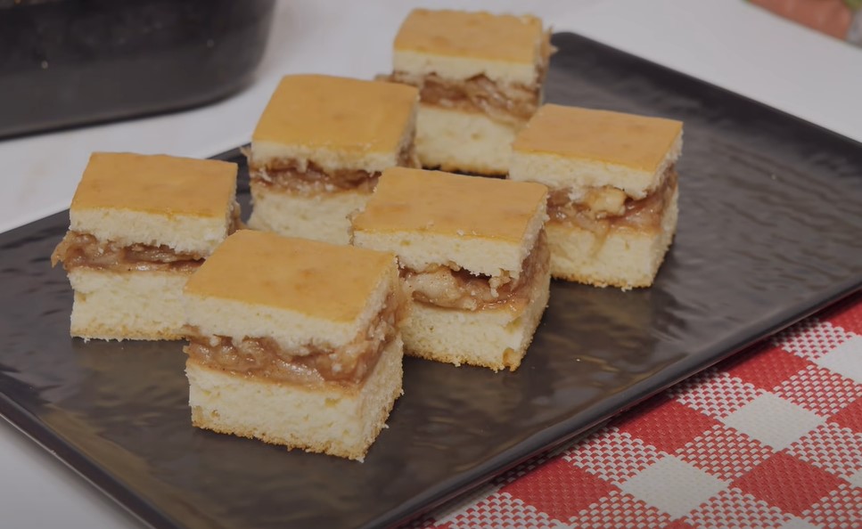 NAJBOLJI RECEPT ZA LIJENU PITU SA JABUKAMA Bukvalno se topi u ustima, a tajna je u dodavanju baš ovog sastojka
