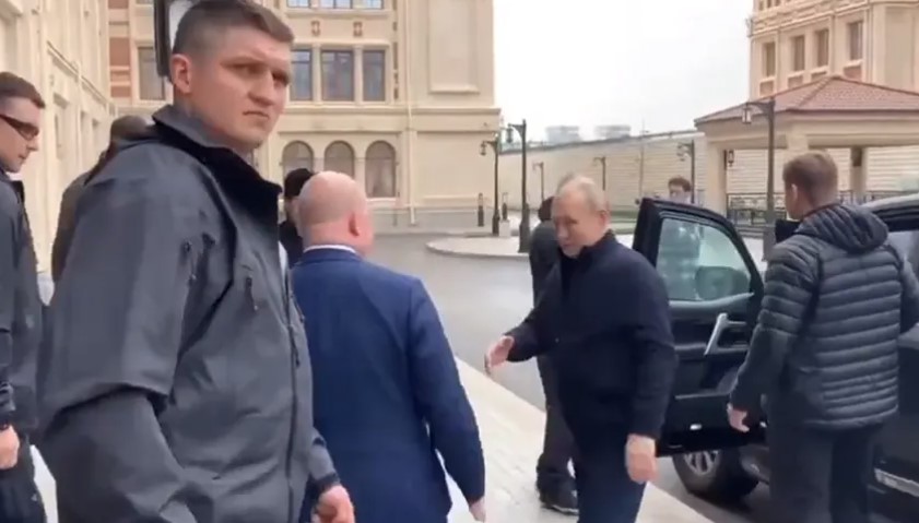VIDEO OBIŠAO SVIJET Putin se sam dovezao u Sevastopolj