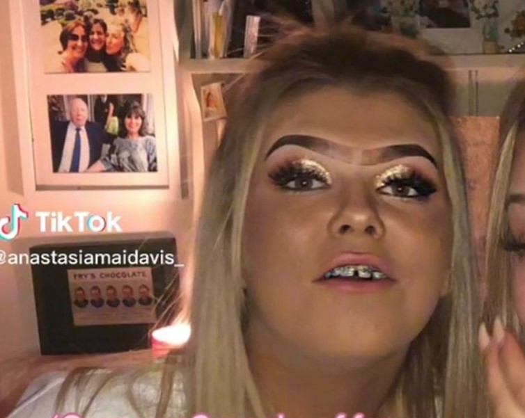 NAKON 4 GODINE SKINULA PROTEZU I SREDILA OBRVE Njena transformacija oduševila je sve (VIDEO)