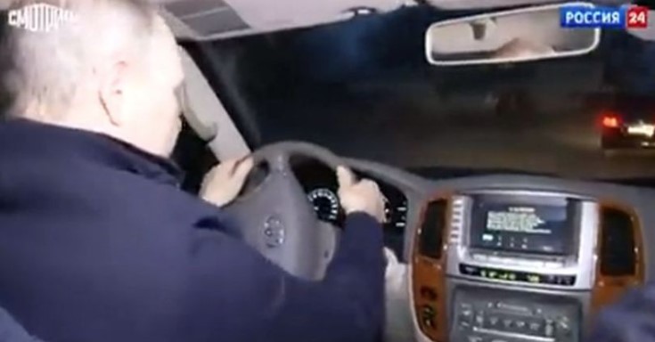 PUTIN U IZNENADNOJ POSETI MARIUPOLJU Provozao automobil ulicama grada (VIDEO)