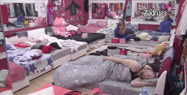 Veliki šef riješio da razbudi zadrugare, a ovoj rekaciji se nije nadao! (VIDEO)